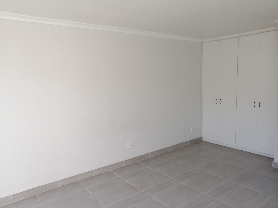 To Let 1 Bedroom Property for Rent in Oakglen Western Cape
